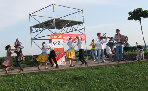Sa koreografijom Tancuj, tancuj bio je najavljen 16. slovački folklorni festival za decu Zlata brana