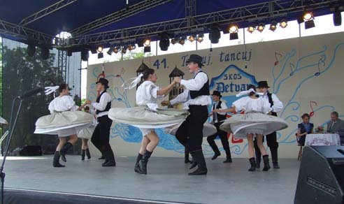 On the first concert the members of the folklore ensemble Zvolen from Kulpin showed their dancing skills.