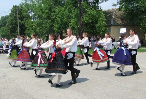 Seventy skirts she had is the name of choreography, which was presented by a folklore ensemble from Pivnica.