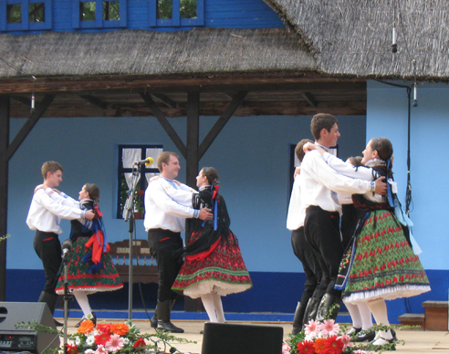 Tanečná skupina SKUS Pivnica, Pivnica