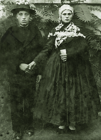 Mladomanželia z Jánošíka, začiatok 20. storočia;
fotografiu poskytla: Katarína Mosnáková
