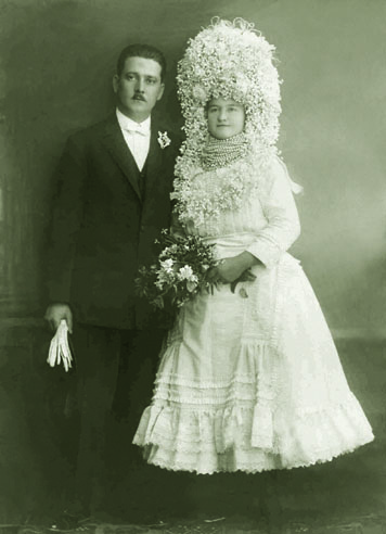 Mária Dudášová a Pavel Hlaváč,1925, Kulpín;
fotografiu poskytla: Mária Struháriková