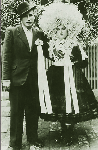 Mária Rauzová a Michal Čelovsky, 1945, Silbaš;
fotografiu poskytla: Jaruška Ferková