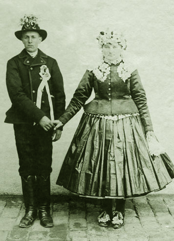 Zuzana Legíňová a Michal Záborský,1904, Báčsky Petrovec;
fotografiu poskytla: Zuzana Uhríková