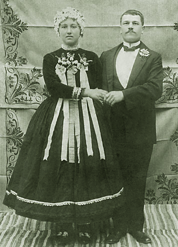 Júlia Malová a Michal Palov st.,1927, Hajdušica;
fotografiu poskytol: Vladimír Hudec
