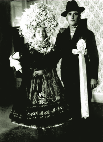 Zuzana Valentová a Juraj Demiter, 1935, Laliť;
fotografiu poskytla: Jaruška Ferková