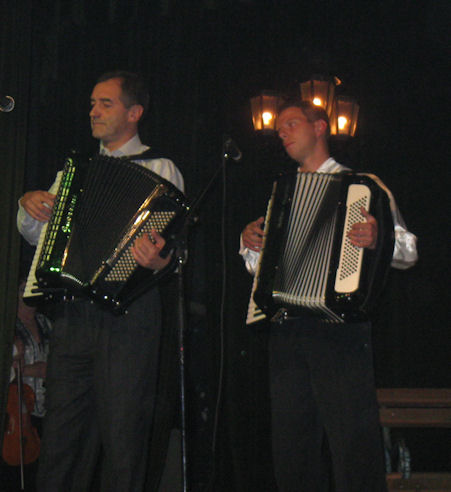 Ivan Babka a Emil Nemček, členovia orchestra Rosička.