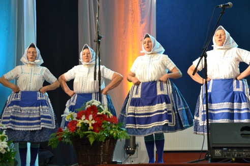 Female singing group SKUS hrdinu Janka Čmelíka from Stará Pazova