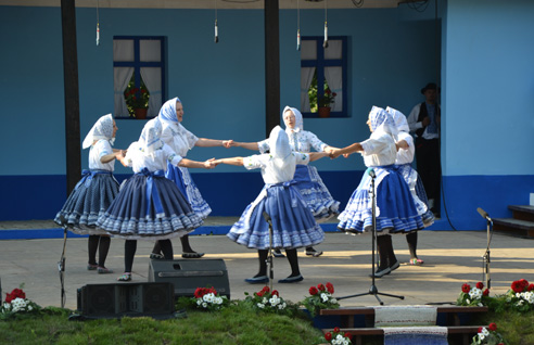 The older dance group KOS Unity from Hložany has performed an authentic dance called Mother of mine. 