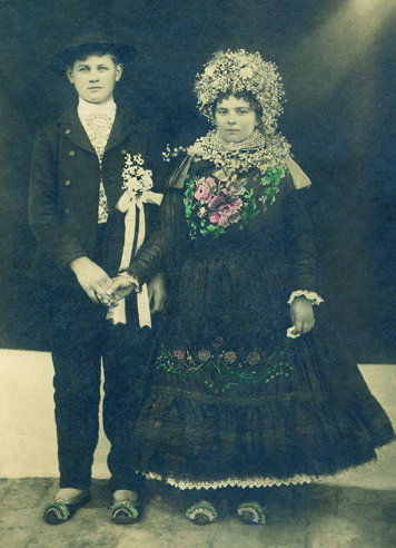Zuzana Belajová a Pavel Kováč, 1914, Kysáč;
fotografiu poskytol: Michal Ďurovka