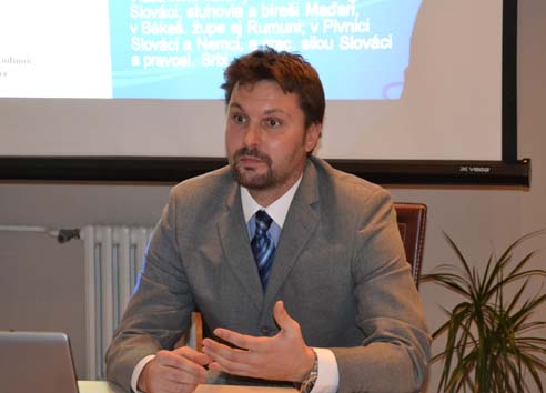 Doc.Ph.Dr. Ladislav Lenovský, PhD. podal referát o identite Slovákov v Rumunsku, Maďarsku a Srbsku