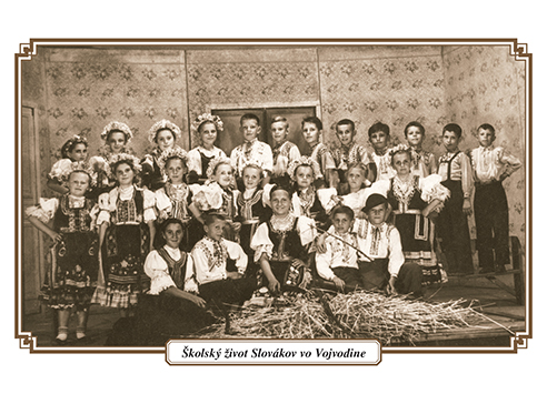 Naostrime kosy, program žiakov 4. ročníka, učiteľka Anna Chovanová, Kysáč 1957 Fotografiu poskytla Zuzana Ďurovková
