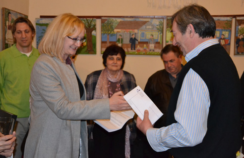 The Director of CIVS  handed over a part of the funds from the book sale to the Community Council of Slovak Matica from Vojl