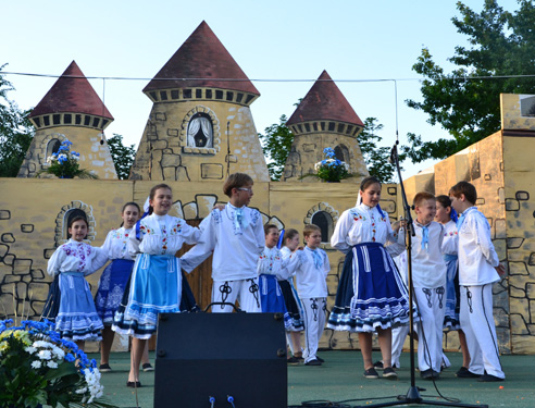 DFS SKOS Ľudovíta Štúra beside Matica slovenská Ilok, older dance group.