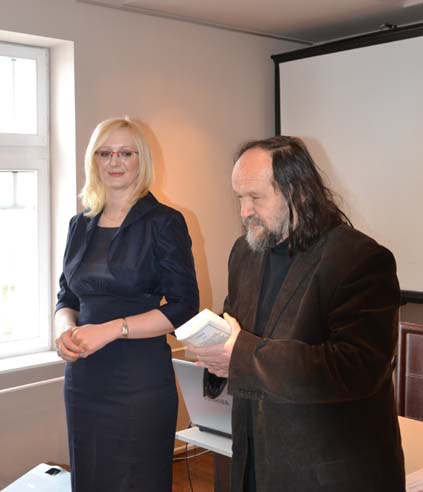 Direktor SIC Vladimir Valenćik predstavio je reediciju knižice Lepší vdovec než mládenec