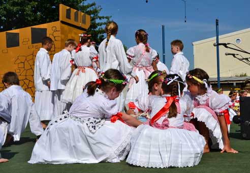 CFE Little Pearls, SCES Detvan from Vojlovice - Children’s games: Welcoming Spring