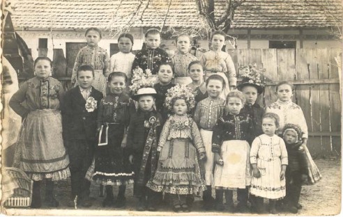 Detská svadba v Dobanovciach v roku 1938