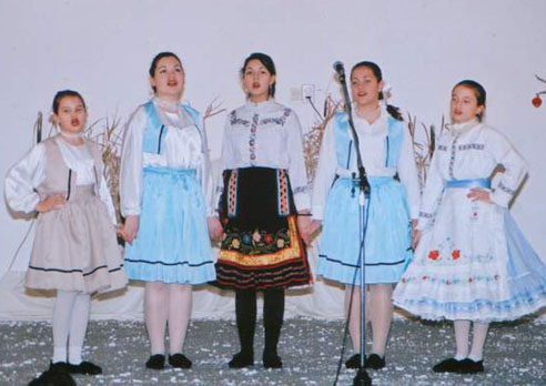 Dievčenská spevácka skupina SKOS-u Šafárik