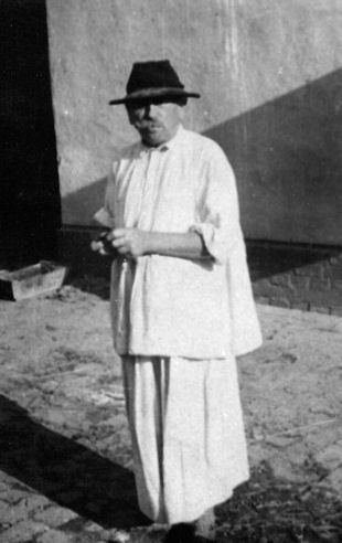 1.Jano Janovský v každodennom oblečení, Aradáč, Reprodukcia, 1942, Foto Múzeum Vojvodiny, Nový Sad