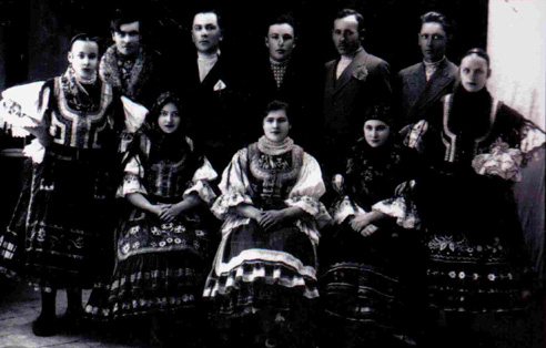 Členovia Slovenského čítaceho spolku v roku 1927 zahrali divadelné predstavenie Kamenný chodníček