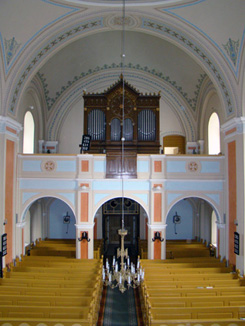 Vnútro selenčského kostola